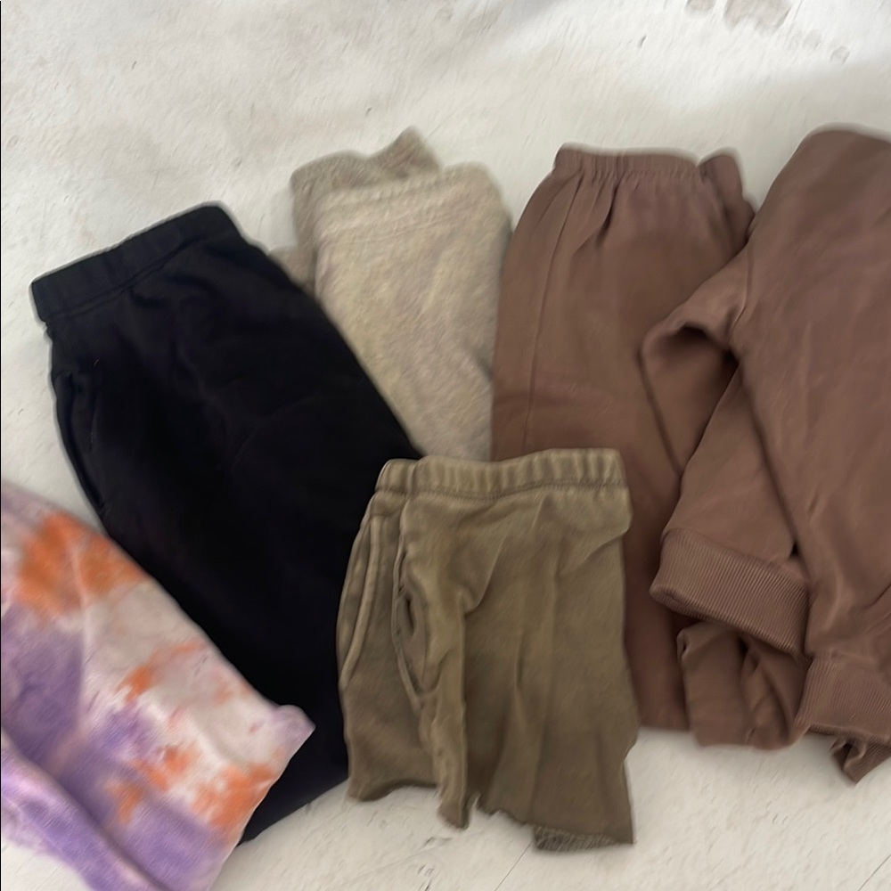 Girls sweat bundle size 8-10
H&M